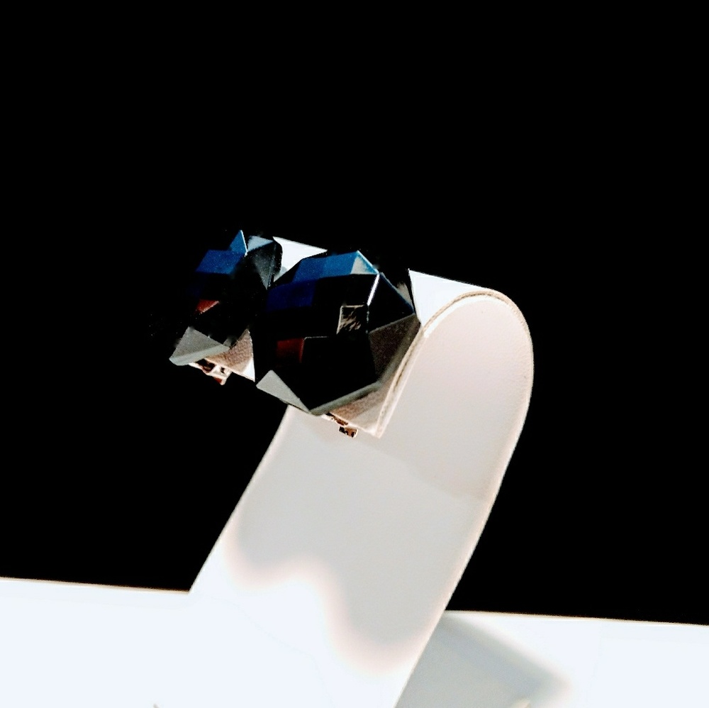 💘 Vtg. Black Checkerboard Faceted Earrings - Picture 4 of 7